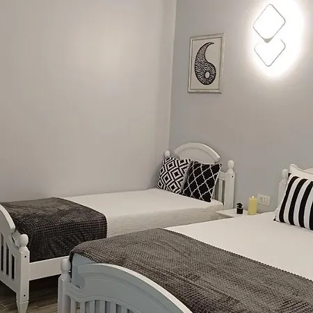 Apartment Rusky Black&white