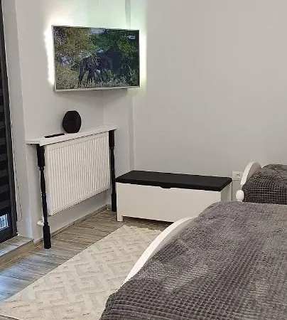 Apartment Rusky Black&white