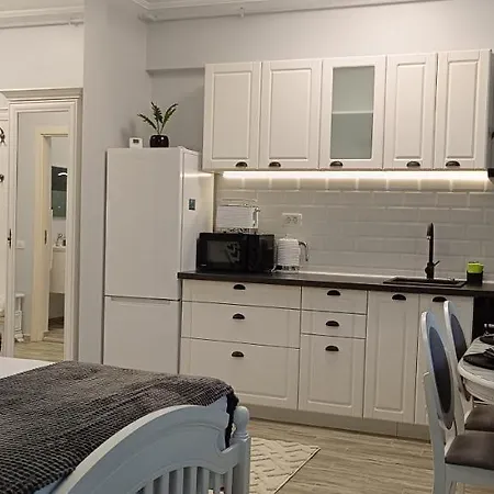 Apartment Rusky Black&white
