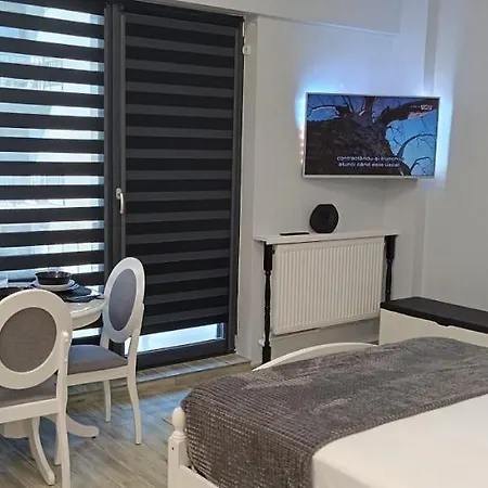 Rusky Black&white Apartment *